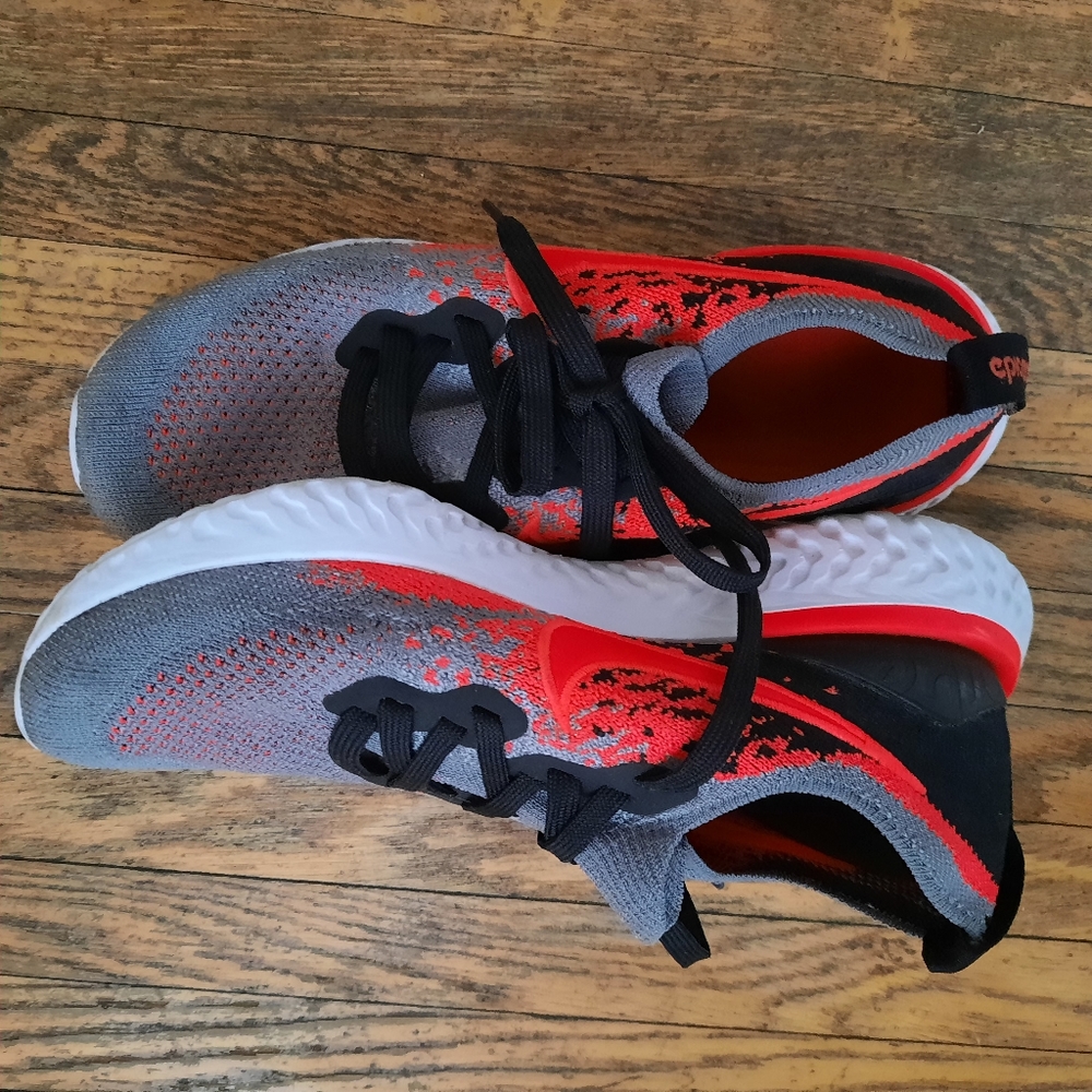 Nikes 6.5 mens or 8 in womens